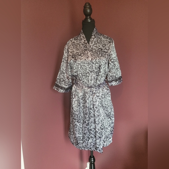Silky Robe with Lace Trims, Like New - Picture 5 of 9
